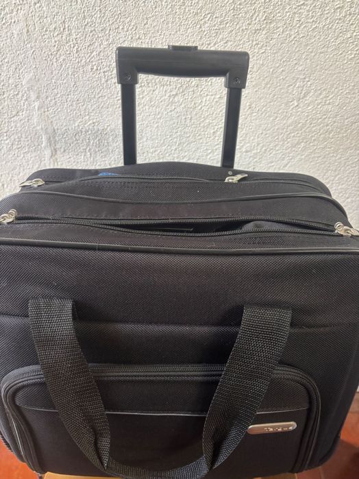 Mala PC portátil com rodas 17” Targus