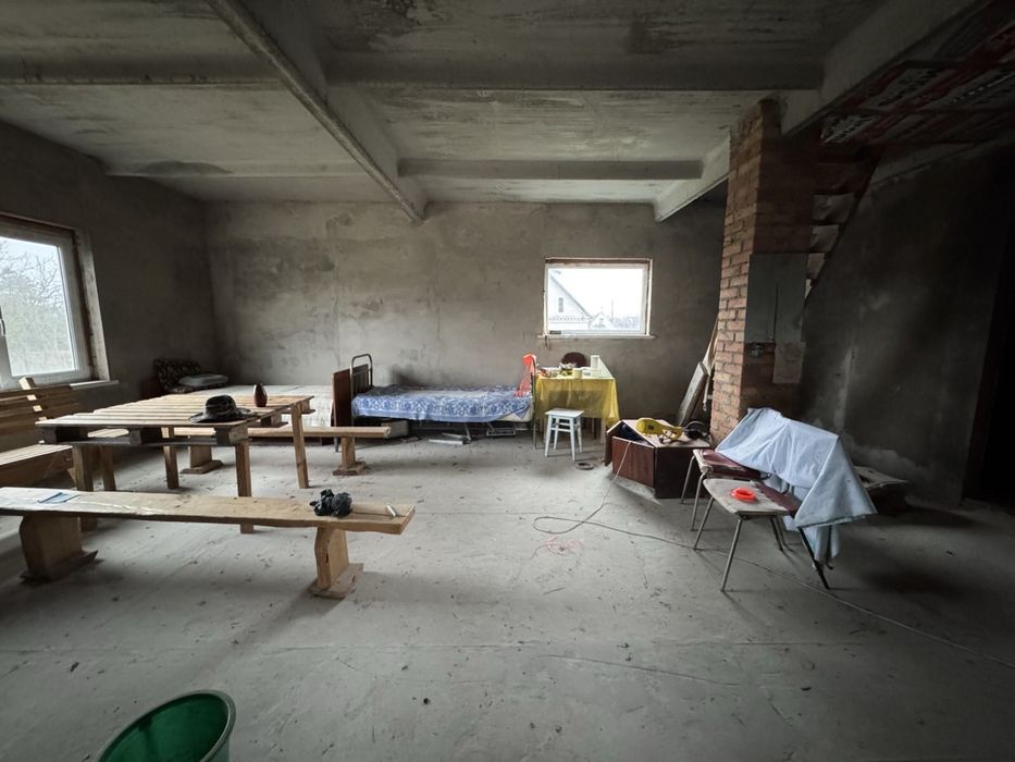 Продаж будинку біля лісу та річки