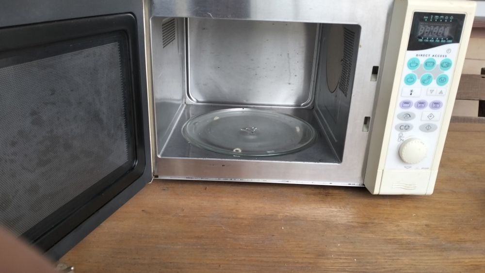 Мікрохвильова піч з грілем