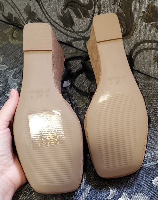 Босоніжки чорні жіночі "Primark". 38 - 39 розмір.