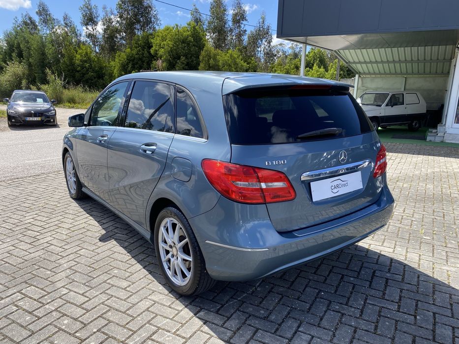 Mercedes-Benz B180d - 112 mil kms