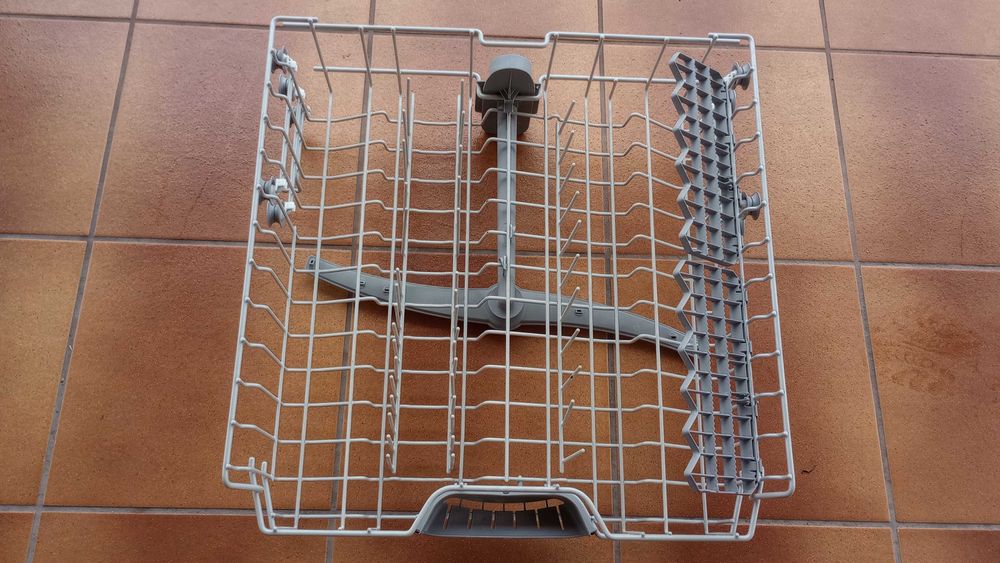 Kosz do zmywarki Bosch,  Siemens, Neff 60 cm górny ze spryskiwaczem