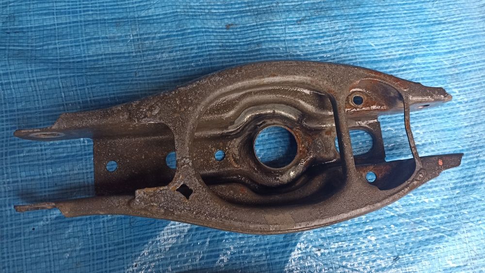 Важіль підвіски поперечний задній лівий та правий BMW E84 E87 E90 E91