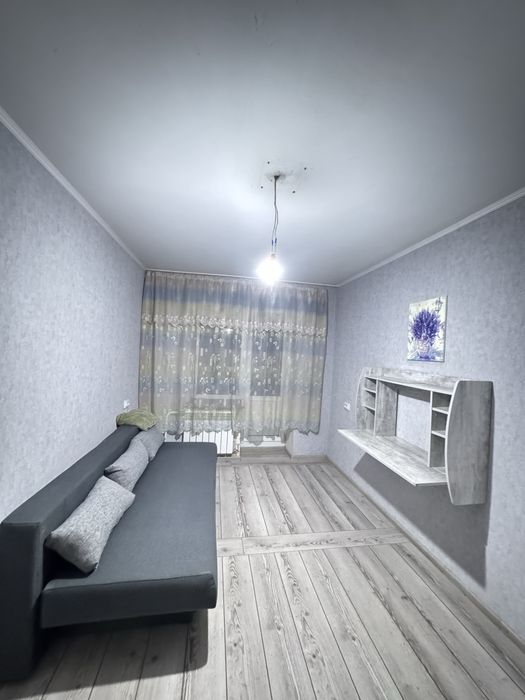 Здається 2 кімнатна квартира на Богуніі  можна на короткий термін