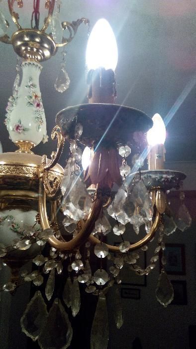 Candeeiro em latão, porcelana e cristal