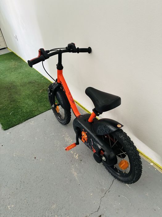 Bicicleta de crianca + rodinhas incluidas . Marca decathlon