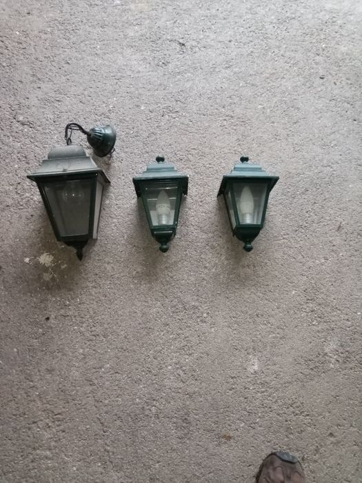 Vendo lanternas antigas  em alumínio lacado verde .
