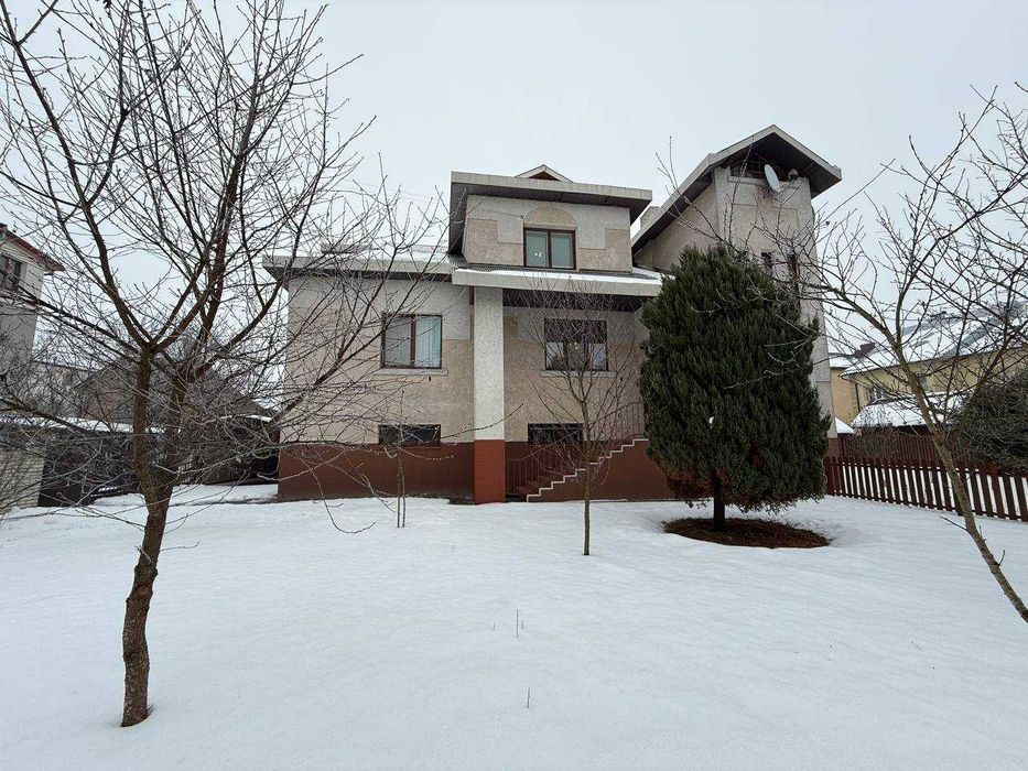 Продається осбняк у передмісті Івано Франківська