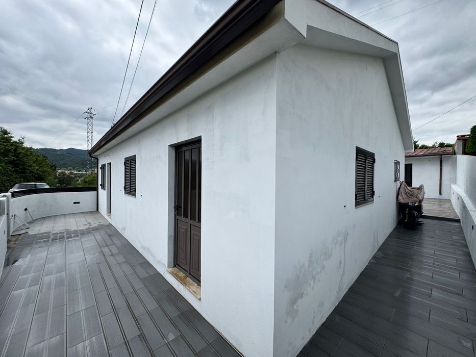 Moradia Terrea  4 Frentes + Anexo  e Terreno