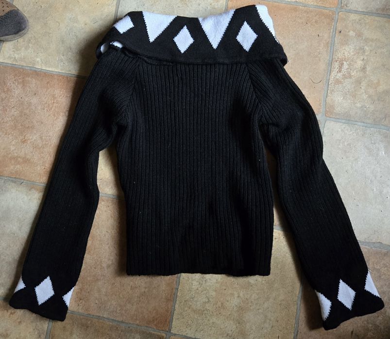 Modny sweter czarno/biały S/M