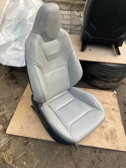 Салон Сидения Консоль центральная Карты двери TESLA Model S 2016 rest