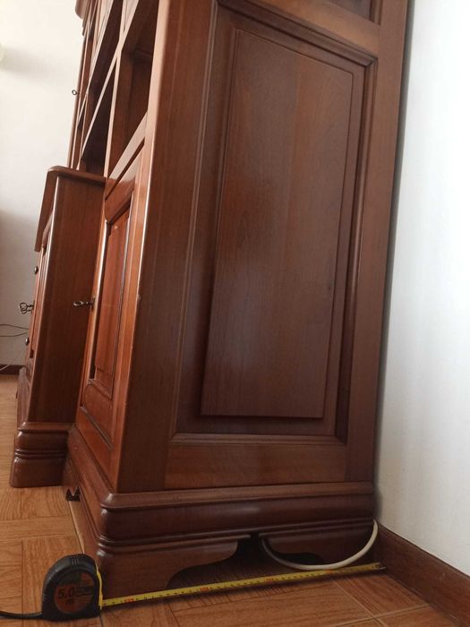 Movel de sala em cerejeira com vitrina