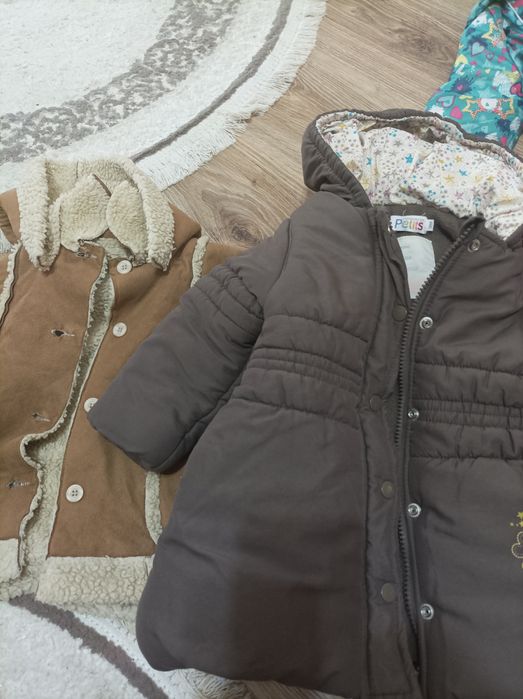 Курточки, верхній одяг на дівчинку