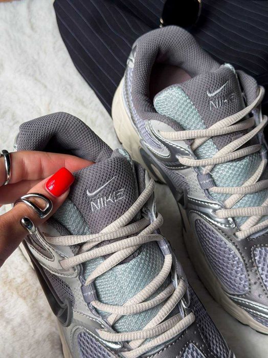 Жіночі Кросівки Nike V5 RNR Metallic