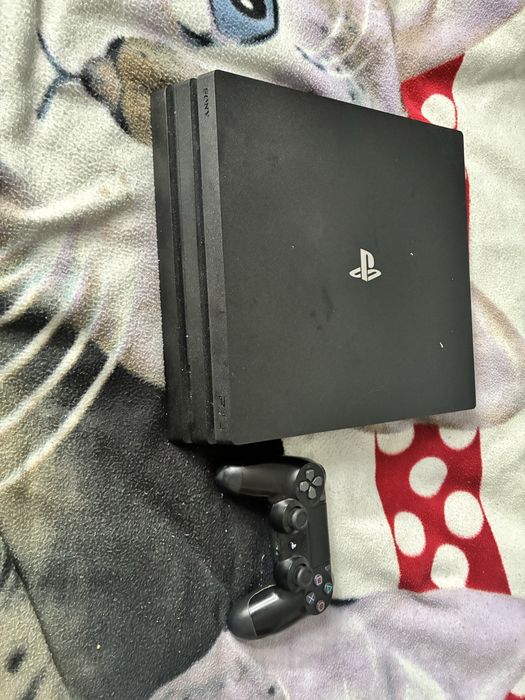 Sprzedam ps 4 pro 1T