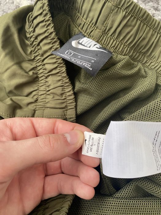 Нейлонові штани хакі кольору Nike NSW нові колекції