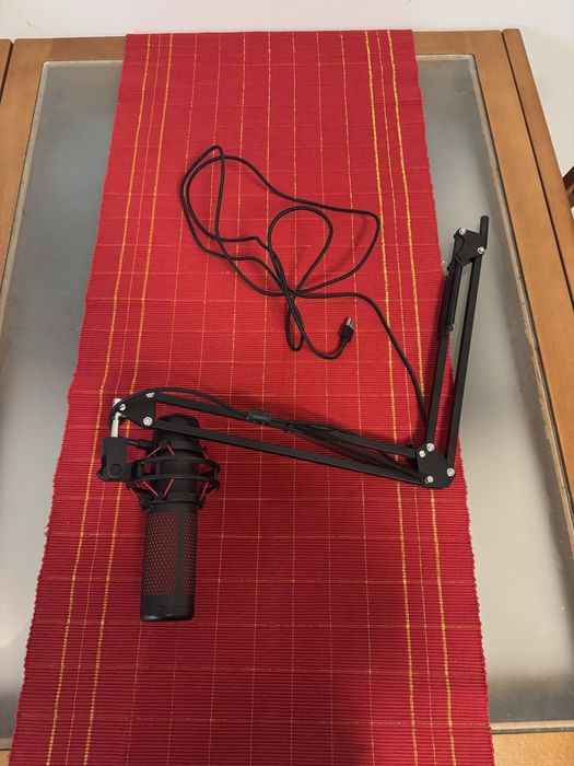 Hyper x quadcast com braço incluido.