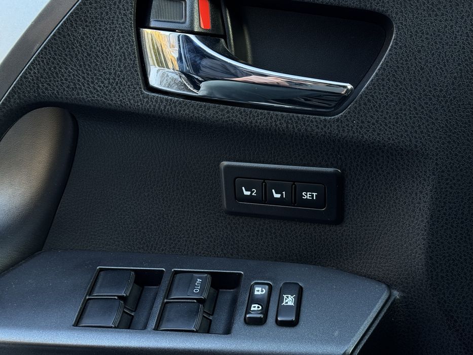 TOYOTA RAV4 повний привід офіційне авто