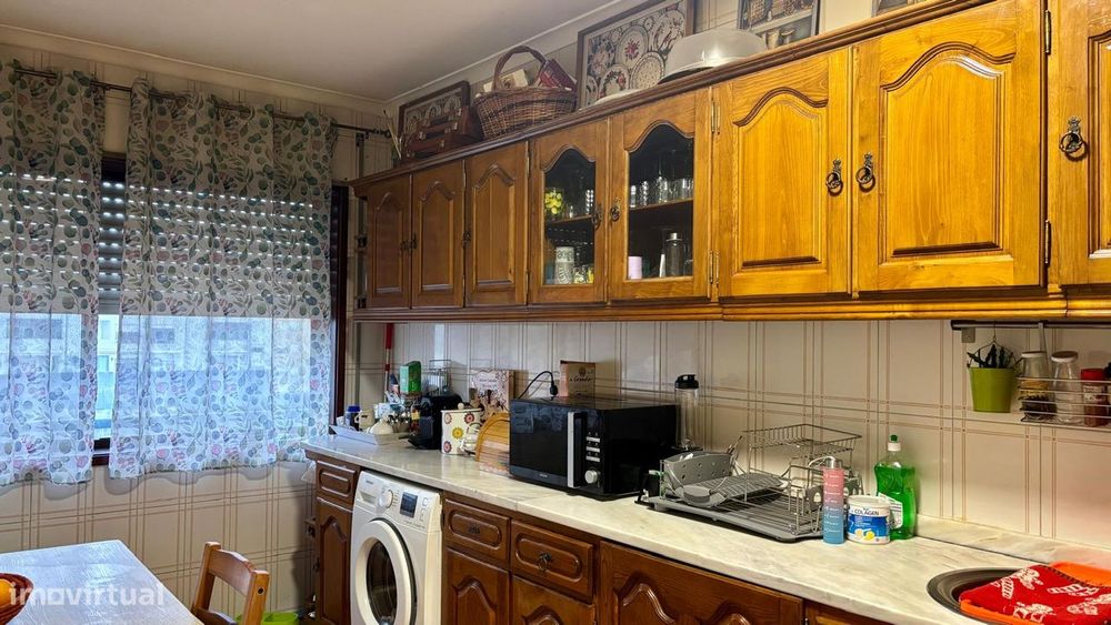 Apartamento T3 localizado na Av Benjamim Araújo, São João da Madeira — S. João Da Madeira, Aveiro