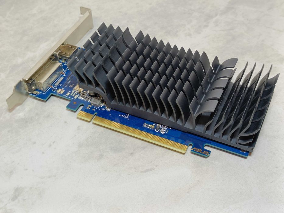 Відеокарта ASUS Nvidia GT1030 2GB GDDR5 НИЗЬКОПРОФІЛЬНА відмінний Стан