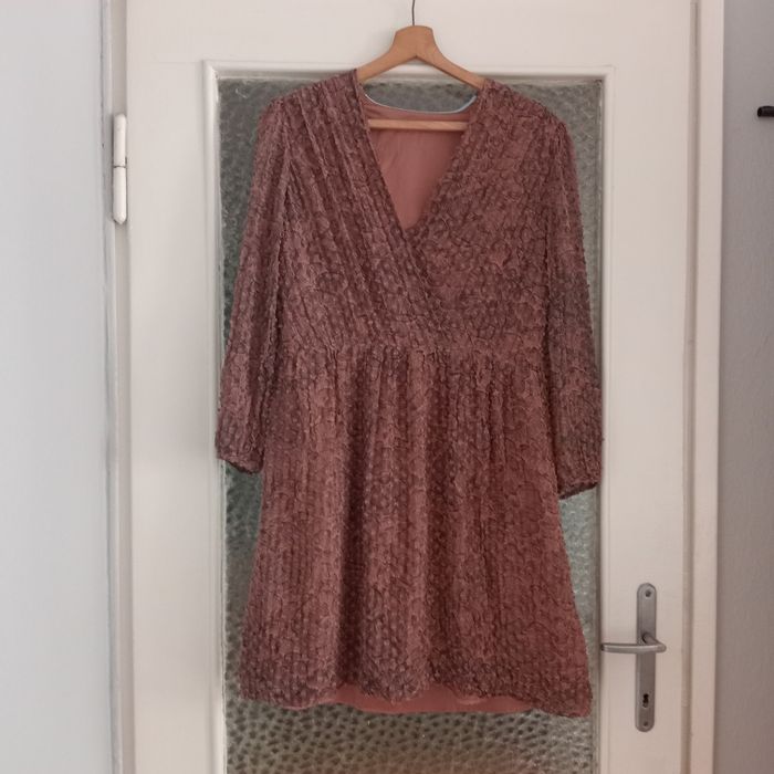 Ładna damska sukienka