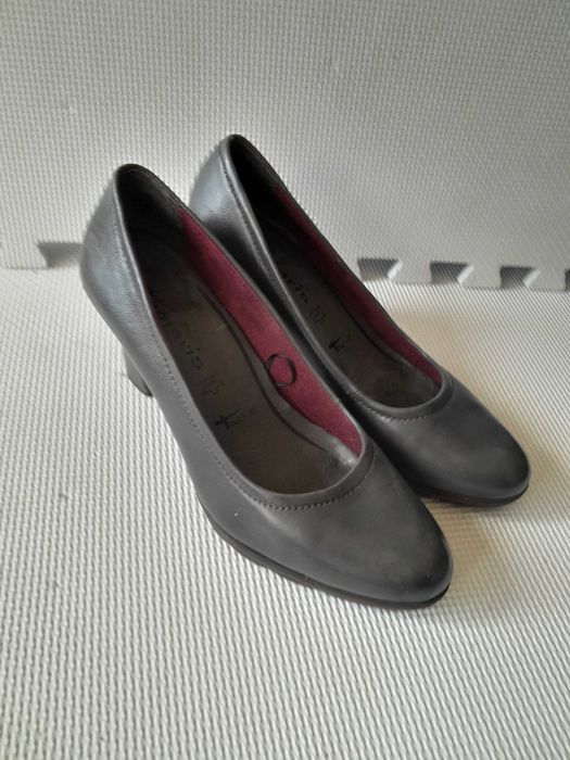 eleganckie damskie czółenka Tamaris rozmiar 38