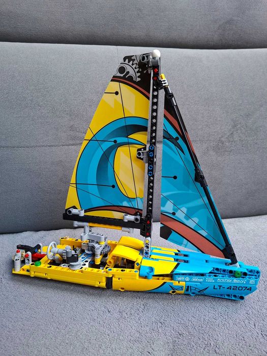 LEGO 42074 Technic - Jacht wyścigowy żaglówka