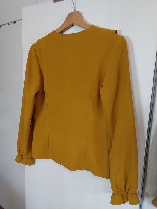 Musztardowa bluzka 36/S żółta bluzka koszula z falbanką 34 top t-shirt