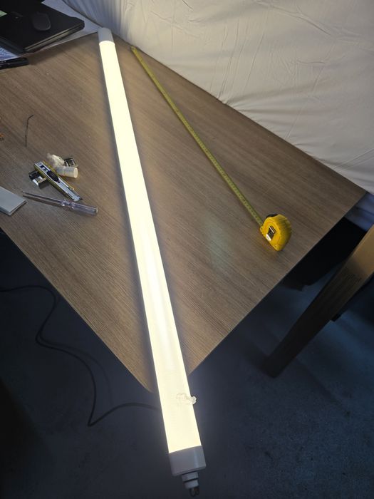 Hermetyczna lampa LED 145 cm