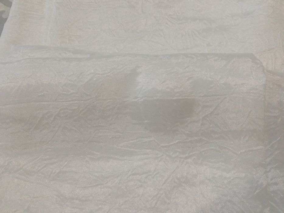 Padrão discreto e elegante (cortinados brancos  "amarrotados")