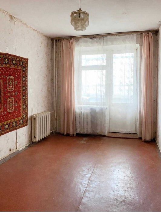 Продається 3-кімнатна квартира 67,4 м² Центр 5/9 поверх Ромни