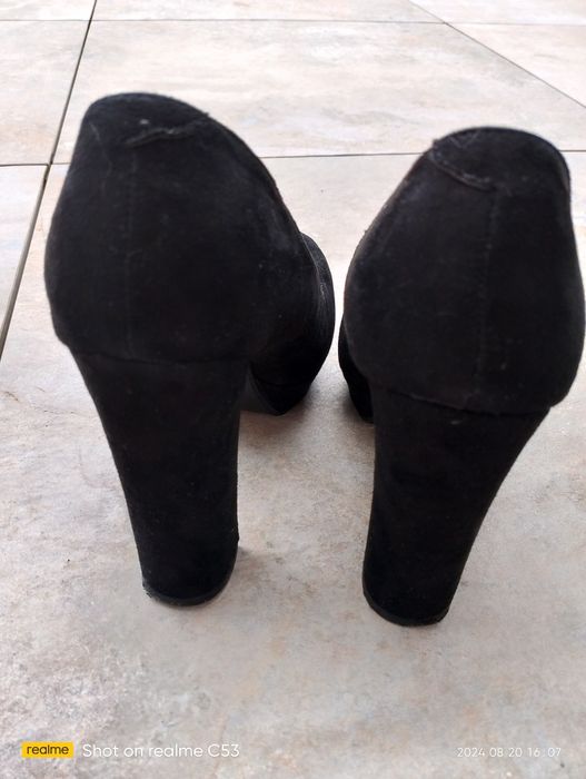 Buty zamszowe Vices na słupku 38