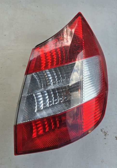 Lampa prawa prawy tył tylna Renault Grand Scenic II 2 Europa