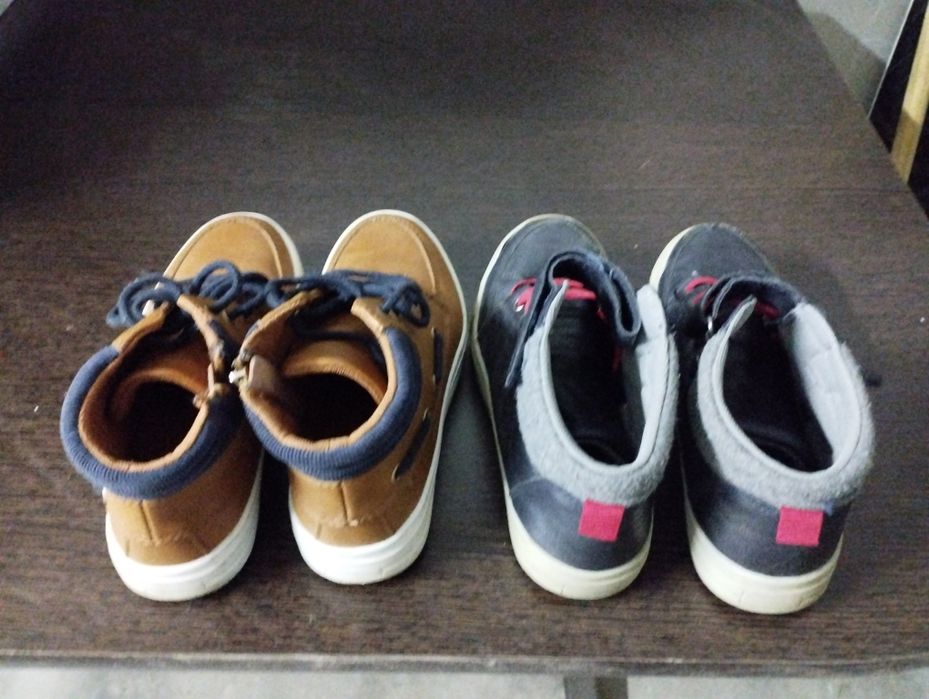 Botas em pele menino tamanho 34