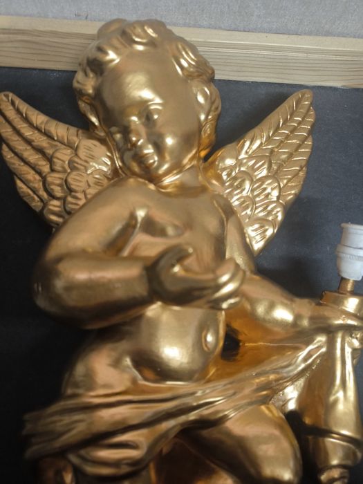 Aplique de Parede Anjo Dourado 
Dê um toque de elegância clássica e so