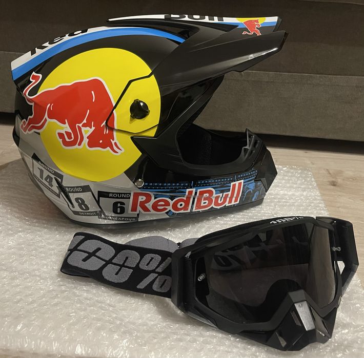 Kask z goglami redbull