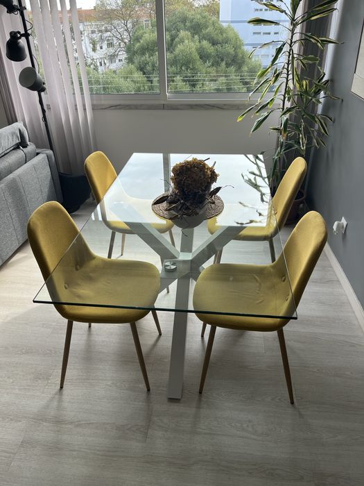 Mesa de jantar em vidro