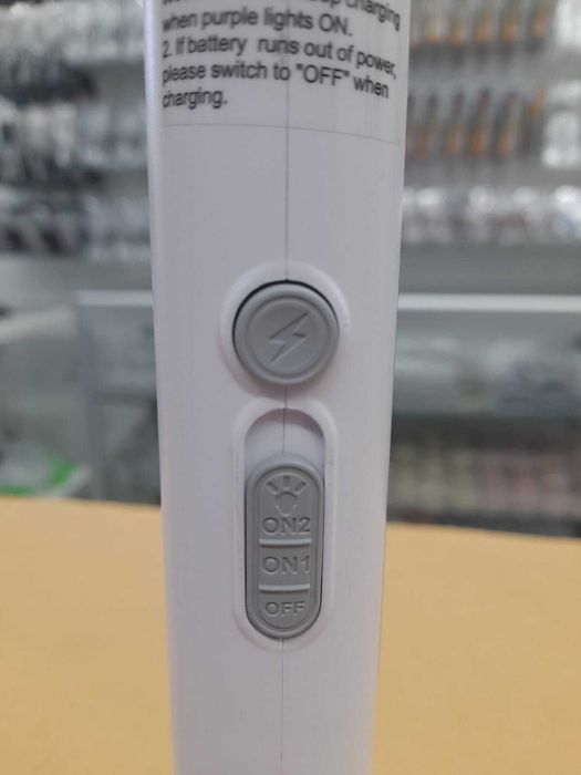 Raquete Anti-Insetos com Led de Atração