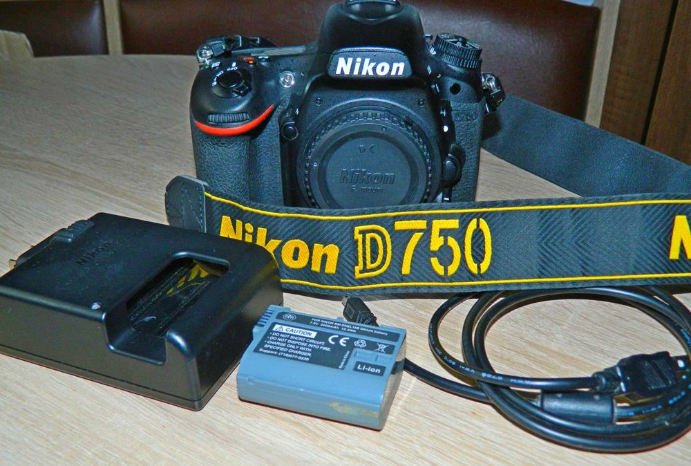 Продам фотокамеру Nikon D750 (body)