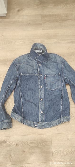 Продам джинсовий піджак Levi's