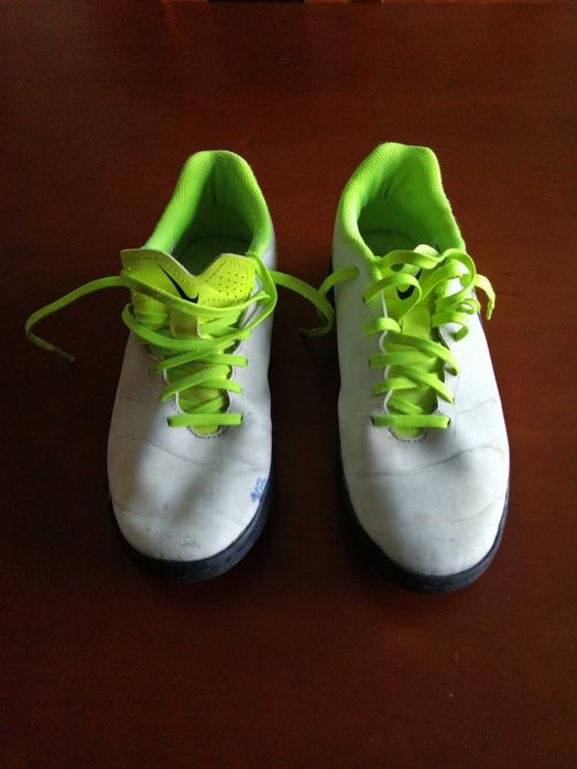 Vendo ténis da marca NIKE, de Futsal, Corrida e Casuais