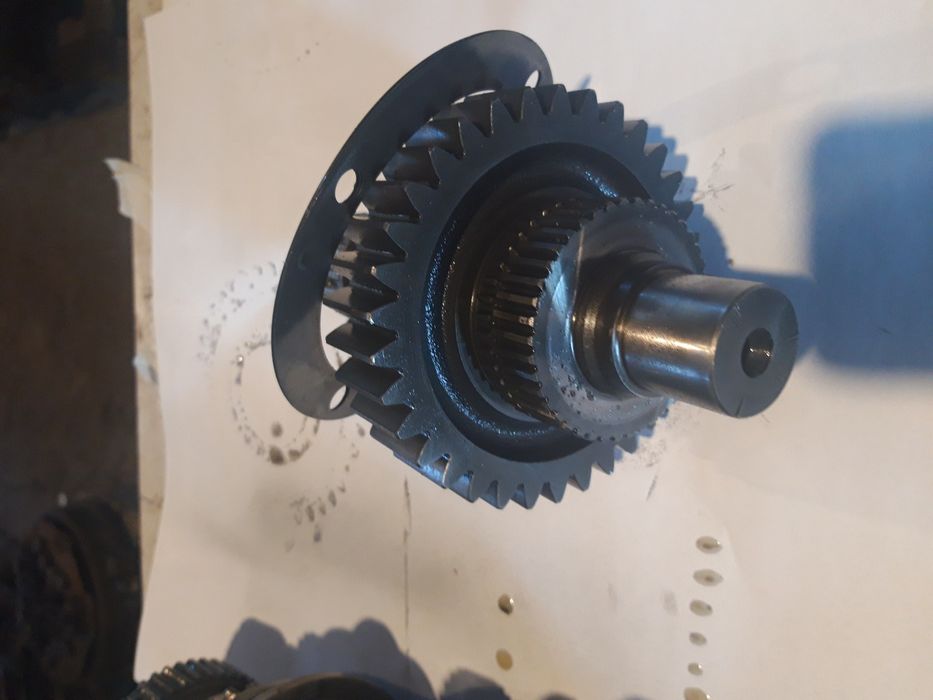 Wałek skrzynia bi 4230 case 4210 seria 4220 lub 4240 model 685 lub 695