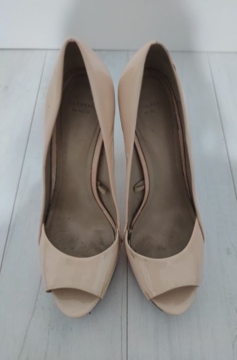Buty na asymetrycznym obcasie ZARA rozm. 38 beżowe na platformie