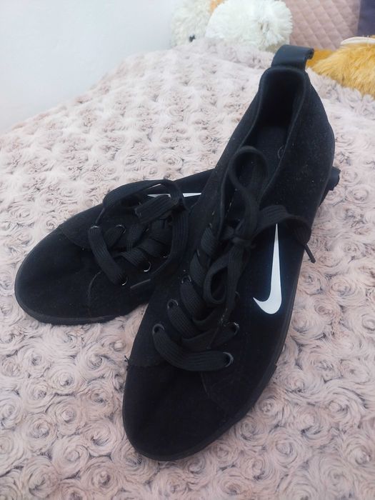 Modne czarne tenisówki Nike r.38