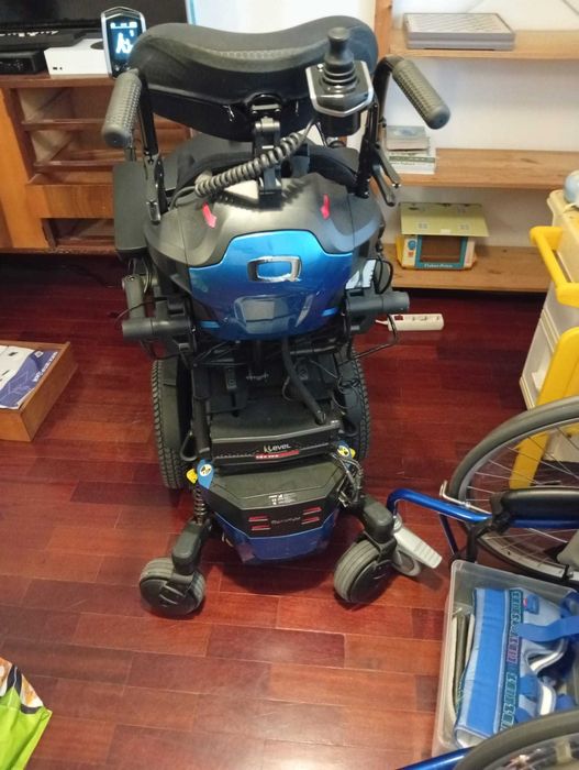 Cadeira de rodas elétrica pediátrica
