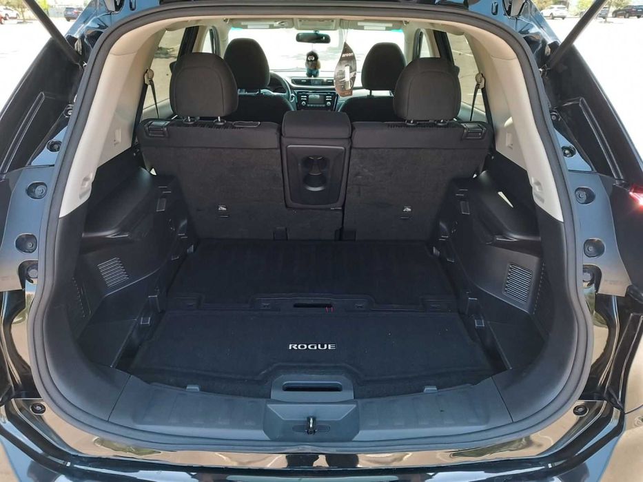 Nissan ROGUE 2017 року