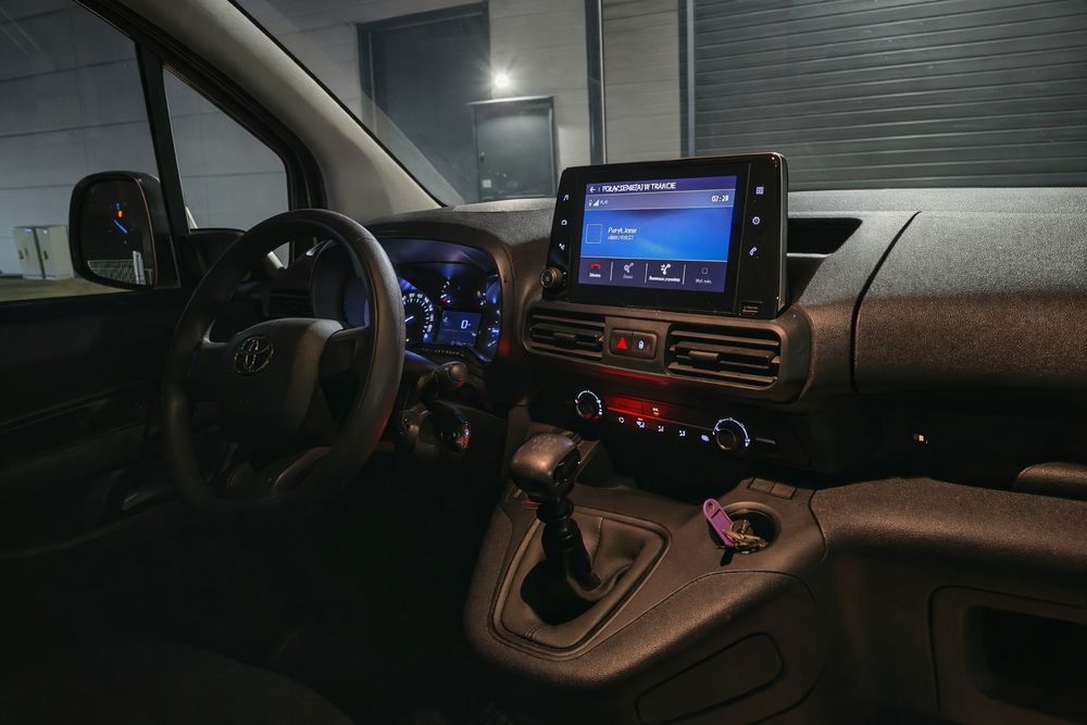 Wynajem samochód dostawczy Toyota Proace city