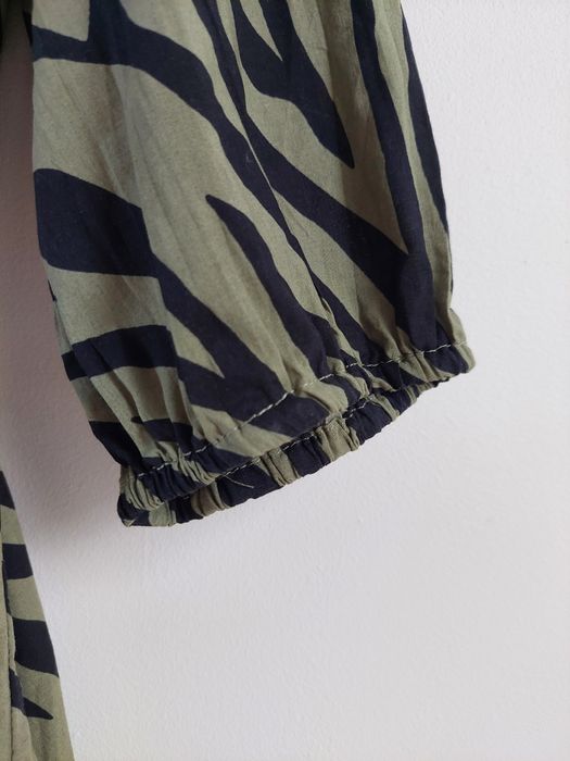 Sukienka z paskiem wzór zebry Reserved