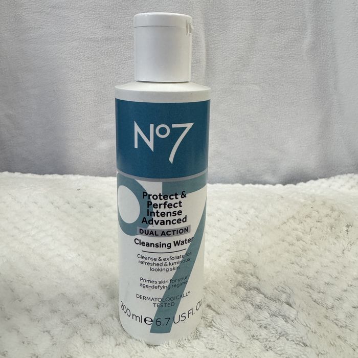 Woda oczyszczająca No7 Protect & Perfect Intense Advanced Dual Action