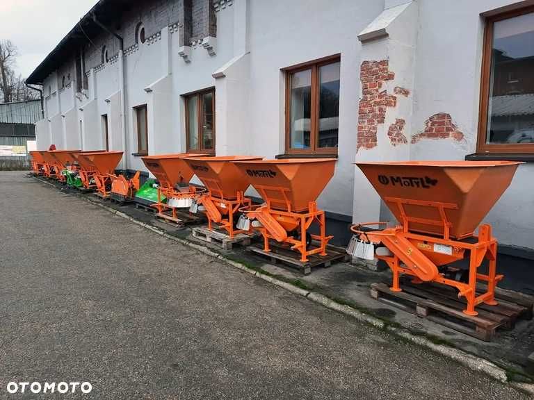 Rozsiewacz MOTYL POM Augustów piaskarka posypywarka solarka piasku sól